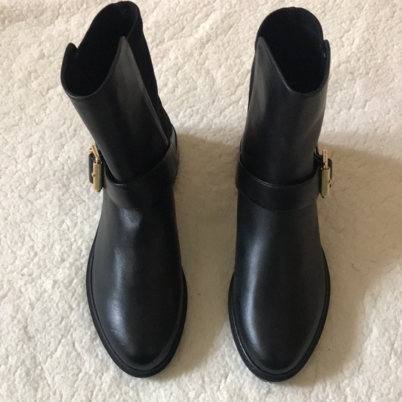 NWOB | Stuart Weitzman | Black Leather Ryder Lift Gold Buckle Bootie Size 7 - Picture 3 of 10